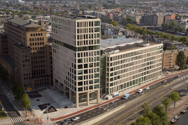 Gevelplaat van HvA-gebouw gevallen